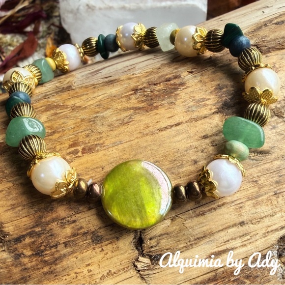 White Pearl Bracelet with green aventurine Stone and colorful Accents